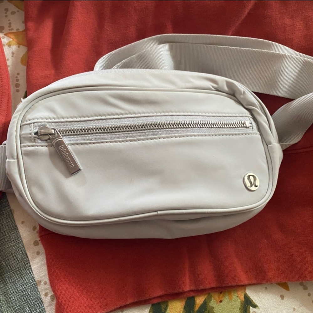 Lululemon Traveling Belt Bag